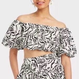 A New Day Off-Shoulder Black and White Crop Top XS